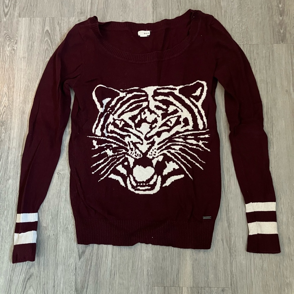 3/$15 Light weight tiger sweater